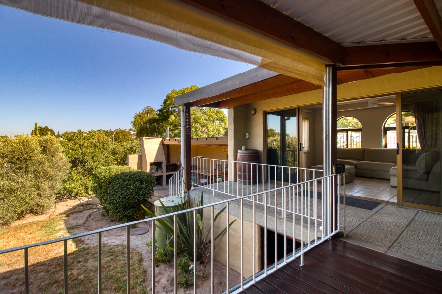 3 Bedroom Property for Sale in Die Wingerd Western Cape